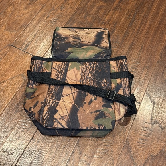 FedEx Ground Camo Brown and Black Insulated Bag - Picture 8 of 12